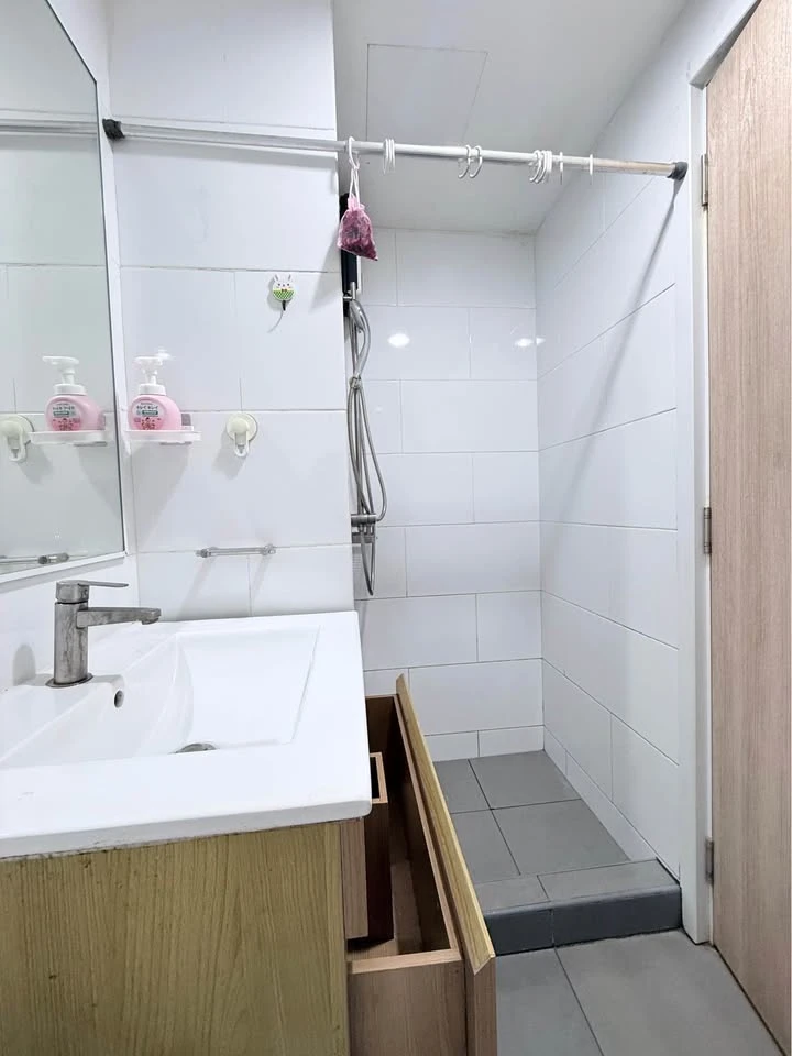Selling The Excel Khu Khot condo. Nice unit, fully furnished with appliances. Book now!