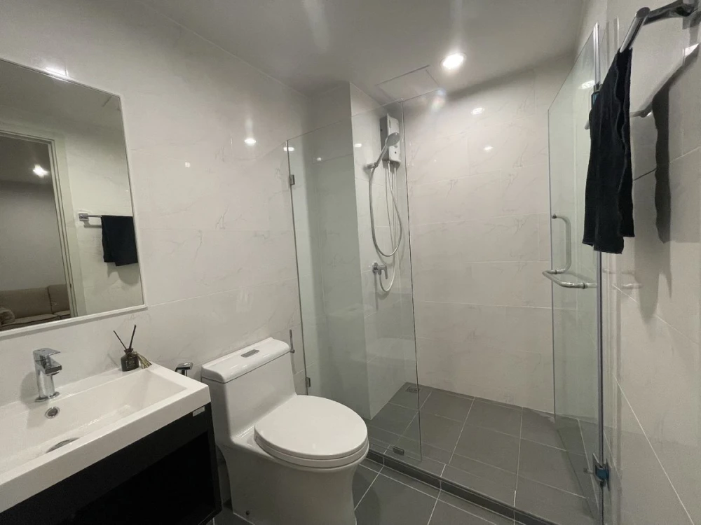 For sale: The Excel Ratchada 18, 5th floor, swimming pool view, fully furnished, ready to move in, hurry and reserve now.