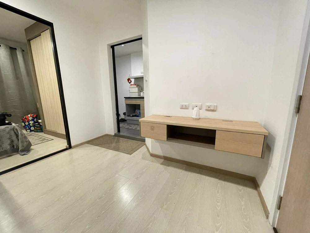 Selling The Excel Khu Khot, Building A, 8th floor (top floor). The atmosphere is quiet and peaceful, perfect for relaxation.