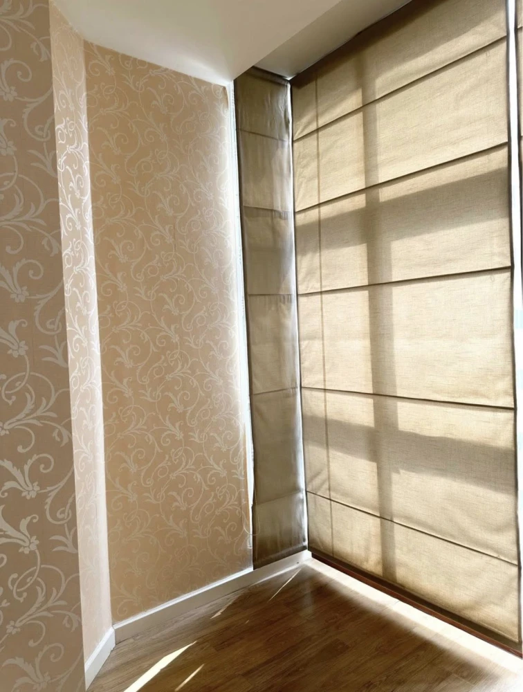 Selling The Four Wings Residence Srinakarin. Very spacious room, wallpapered throughout, fully furnished. Don't miss out!