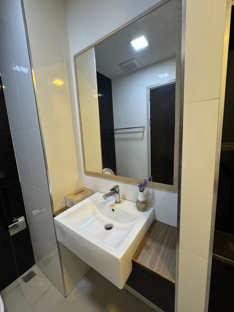 The Harmonest Condo for sale, beautifully decorated room in cool tones, comes with complete furniture, high ceilings, hurry and reserve now!
