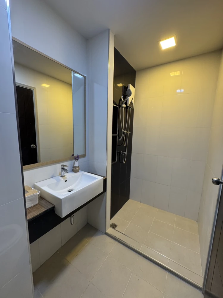 The Harmonest Condo for sale, beautifully decorated room in cool tones, comes with complete furniture, high ceilings, hurry and reserve now!