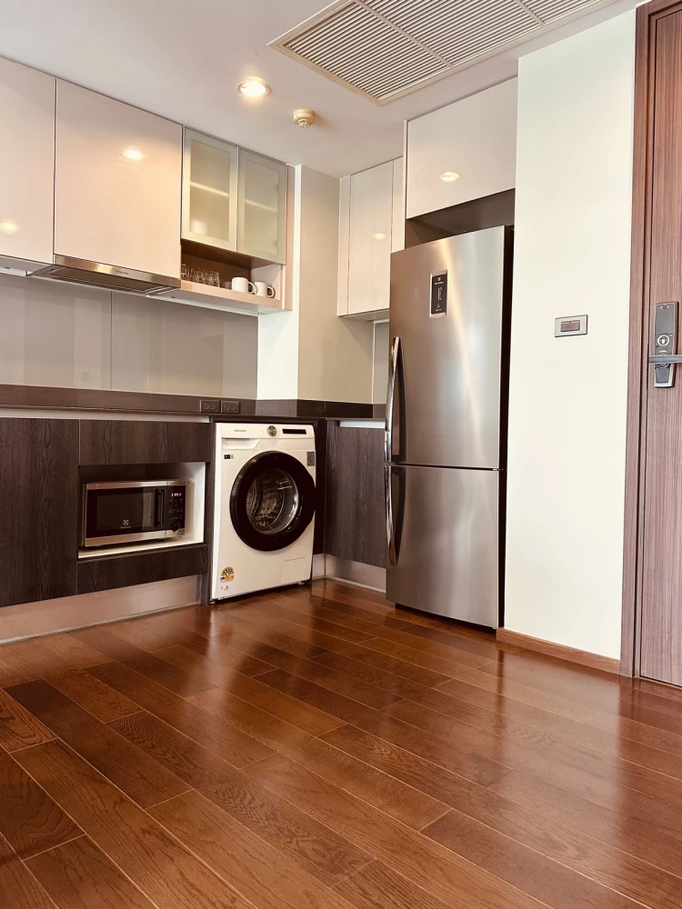 Selling The Hudson Sathorn, 7th floor, 8th unit, pool view, fully furnished, ready to move in. Book now, don't miss out!