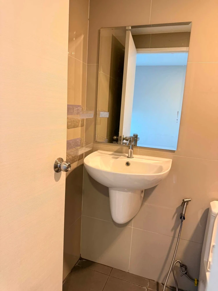 Selling The Indeed Condo Amata, 4th floor unit. Fully furnished, ready to move in!