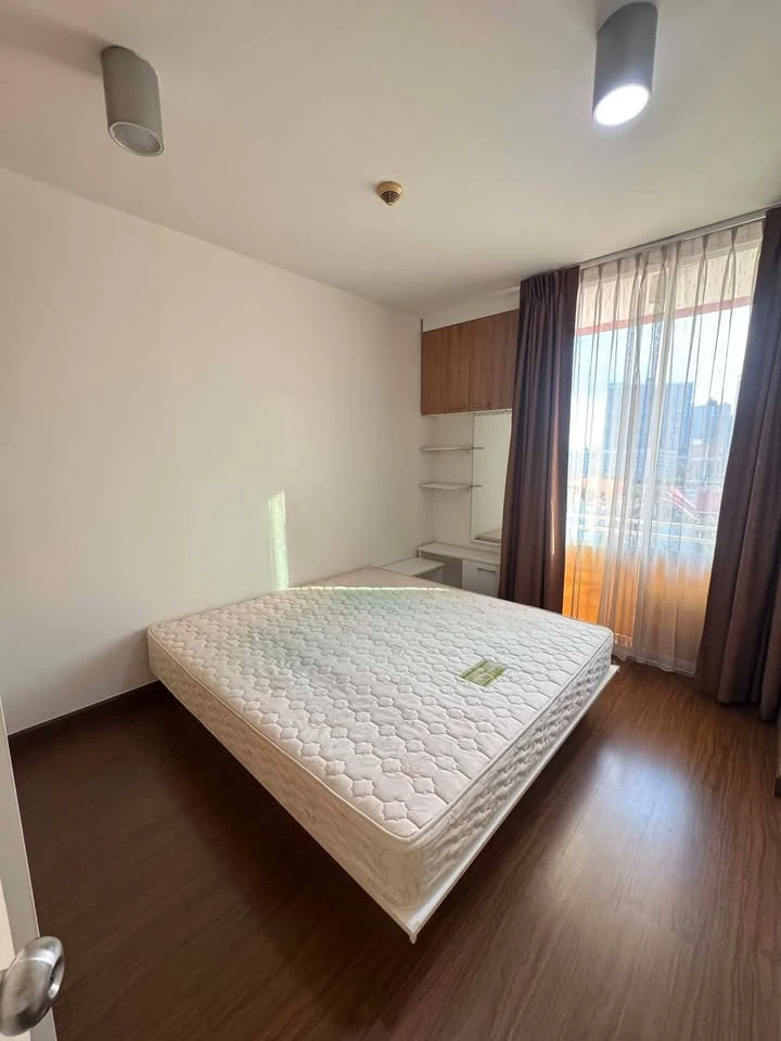 Selling The IRIS Rama 9-Srinakarin: 1 bedroom, 1 bathroom unit with spacious living area in a prime location. Book now! images
