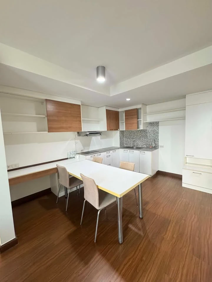 Selling The IRIS Rama 9-Srinakarin: 1 bedroom, 1 bathroom unit with spacious living area in a prime location. Book now!