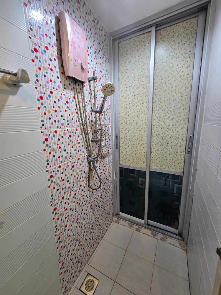 For sale: The IRIS Rama 9-Srinakarin, 6th floor, garden view, fully furnished. Book now—act fast!