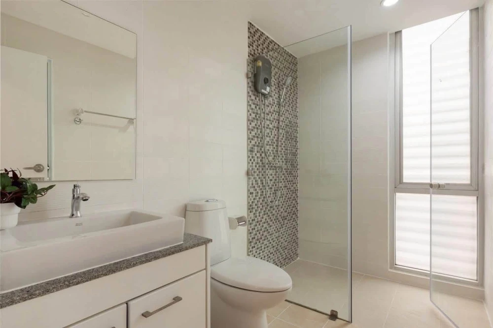 Selling a spacious and comfortable condo at The IRIS Rama 9-Srinakarin. Stunning built-in furnishings throughout. Don't miss out!