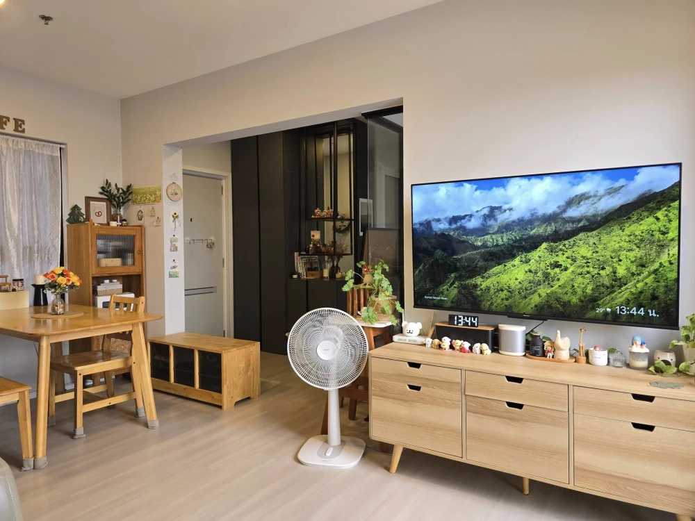 For sale: The Key MRT Phetkasem 48, corner room, not connected to any other room, balcony facing north, next to fire escape, don't miss it.