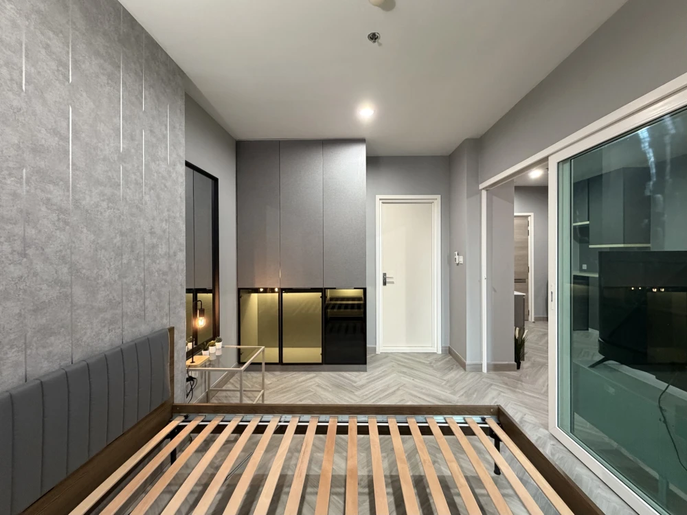 Selling rent The Key Sathorn – Charoenraj condo. Ready to move in, fully furnished, spacious, high floor. Book now!