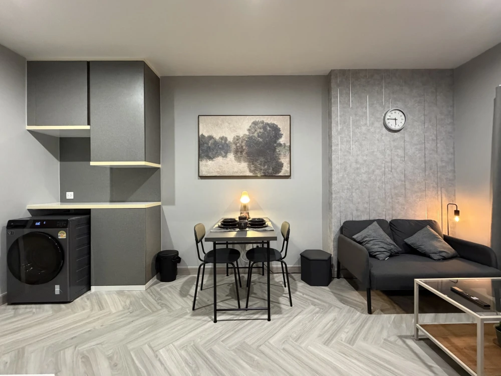 Selling rent The Key Sathorn – Charoenraj condo. Ready to move in, fully furnished, spacious, high floor. Book now!
