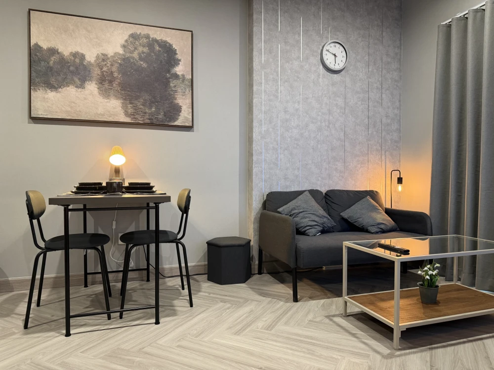 Selling rent The Key Sathorn – Charoenraj condo. Ready to move in, fully furnished, spacious, high floor. Book now!