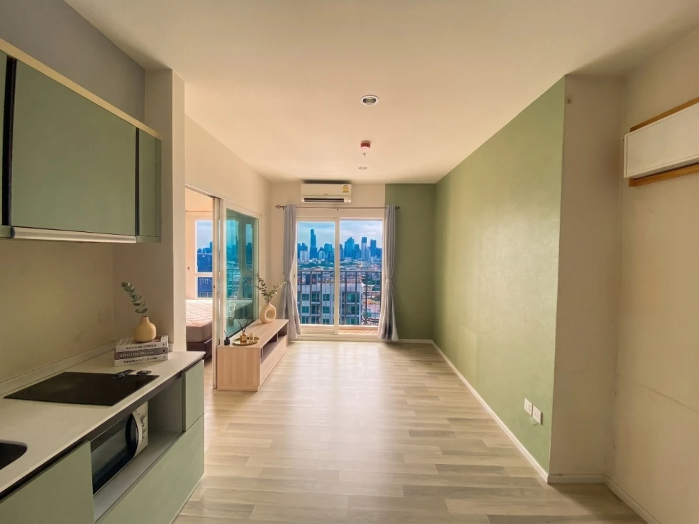 Selling The Key Sathorn-Charoenrat, 29th floor, prime location, north facing, high floor, city view. Book now!