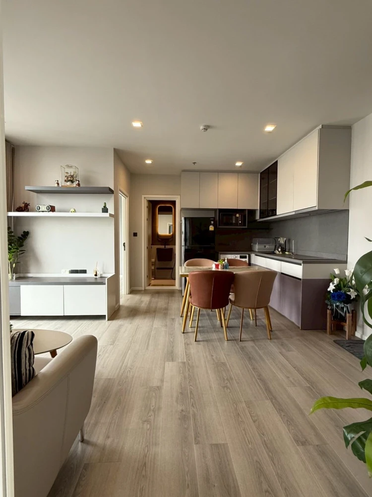 For sale: The Key Rama 3, 2 bedrooms, 2 bathrooms, 34th floor, high view, fully furnished and equipped with appliances. Come and reserve now!