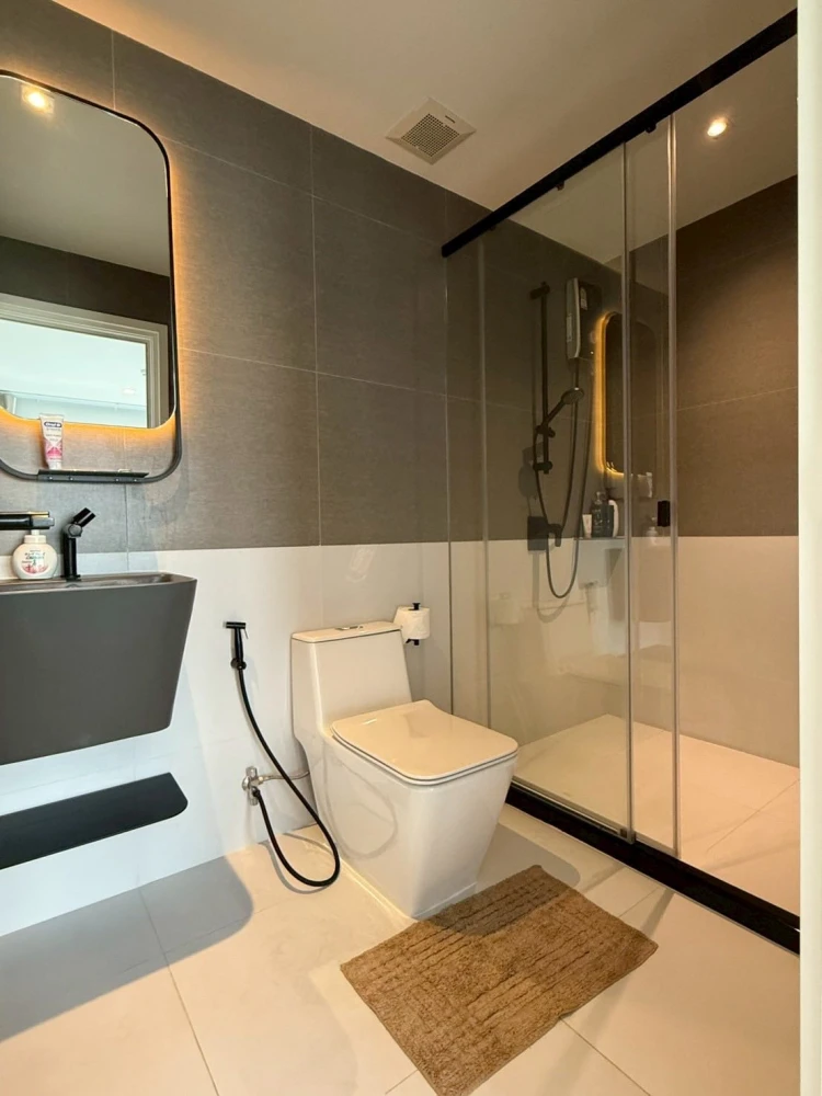 For sale: The Key Rama 3, 2 bedrooms, 2 bathrooms, 34th floor, high view, fully furnished and equipped with appliances. Come and reserve now!