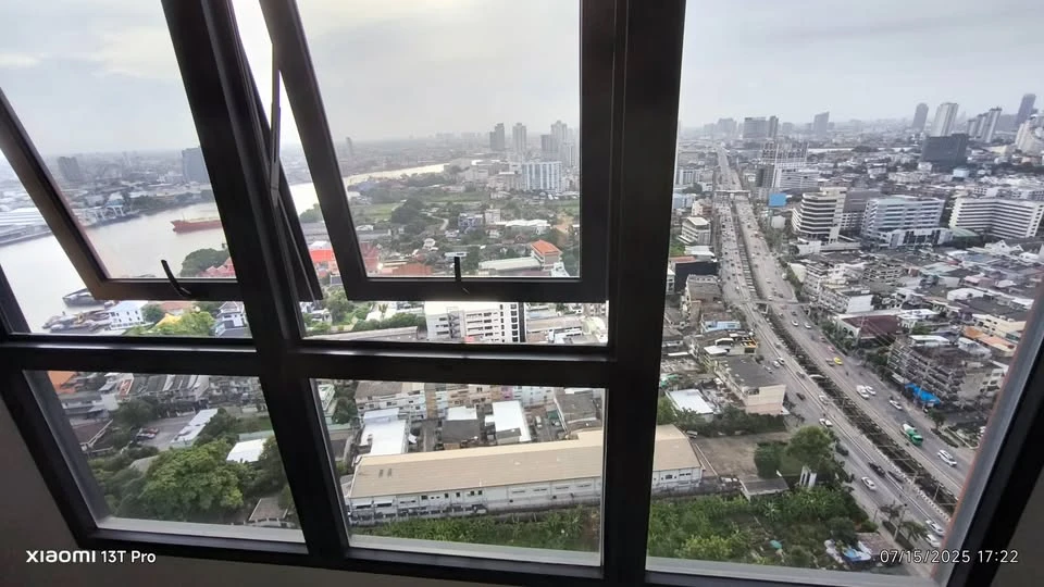 For sale: The Key Rama 3, corner unit with high privacy, full view of the river and Rama 3 Bridge. Reserve now!