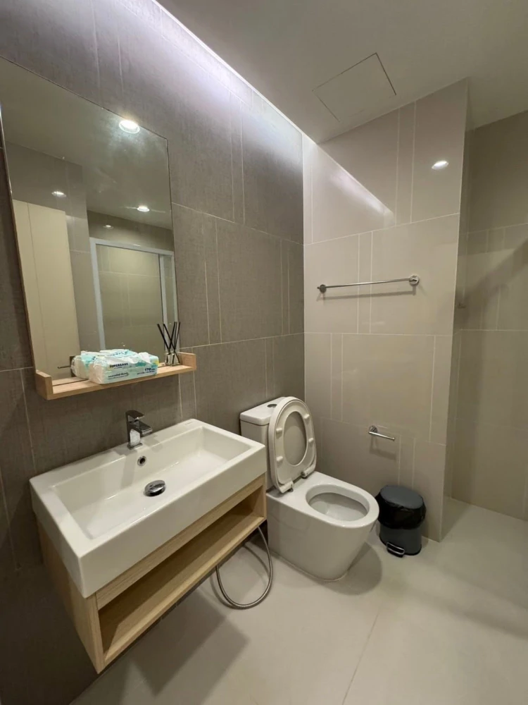 Selling/rent The Key Sathorn – Charoenrat. Large units with well-designed layouts, unobstructed views, good ventilation, and privacy. Book now!
