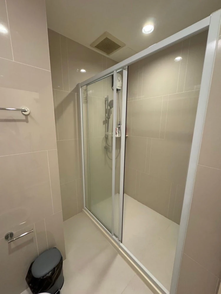 Selling/rent The Key Sathorn – Charoenrat. Large units with well-designed layouts, unobstructed views, good ventilation, and privacy. Book now!