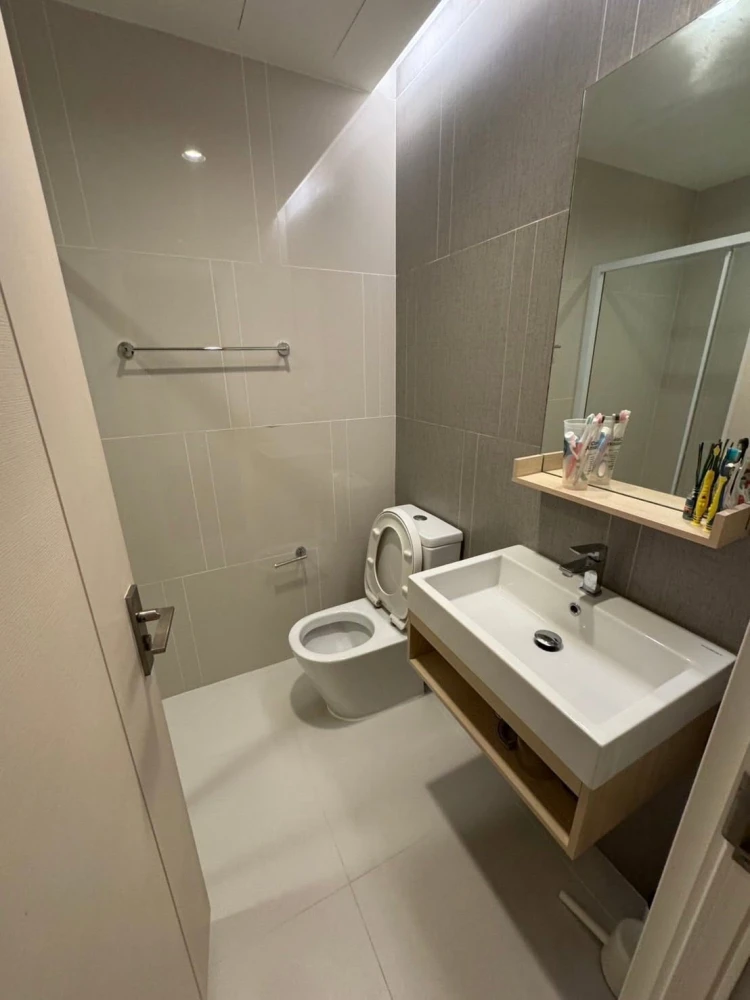 Selling/rent The Key Sathorn – Charoenrat. Large units with well-designed layouts, unobstructed views, good ventilation, and privacy. Book now!
