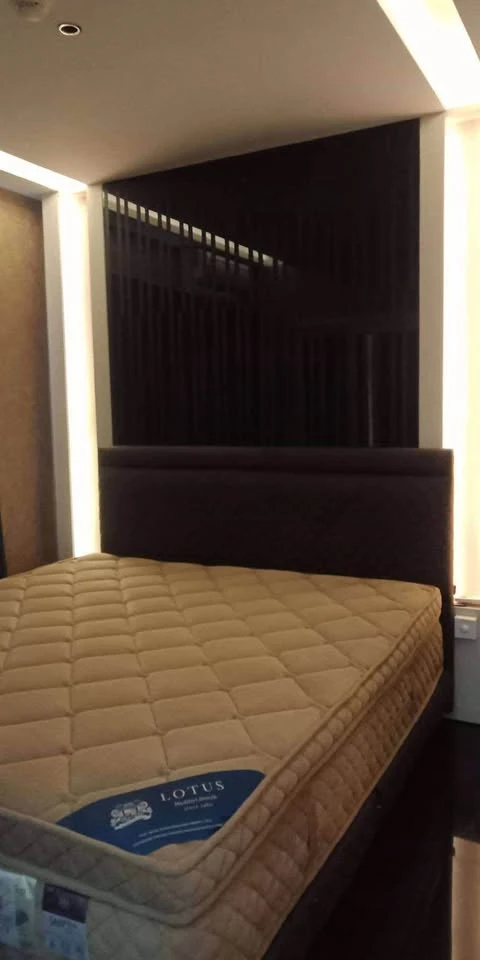 For sale: The Key Sathorn Ratchapruek, beautifully decorated with built-ins, granite flooring throughout the room, dim light headboard, very attractiv