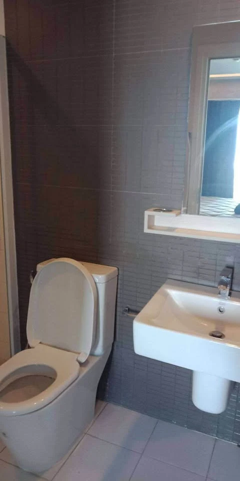 For sale: The Key Sathorn Ratchapruek, beautifully decorated with built-ins, granite flooring throughout the room, dim light headboard, very attractiv