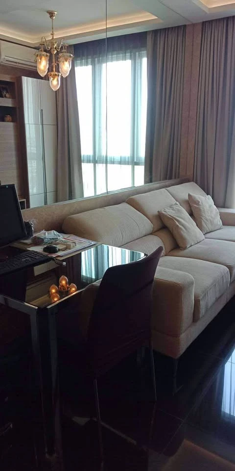 For sale: The Key Sathorn Ratchapruek, beautifully decorated with built-ins, granite flooring throughout the room, dim light headboard, very attractiv