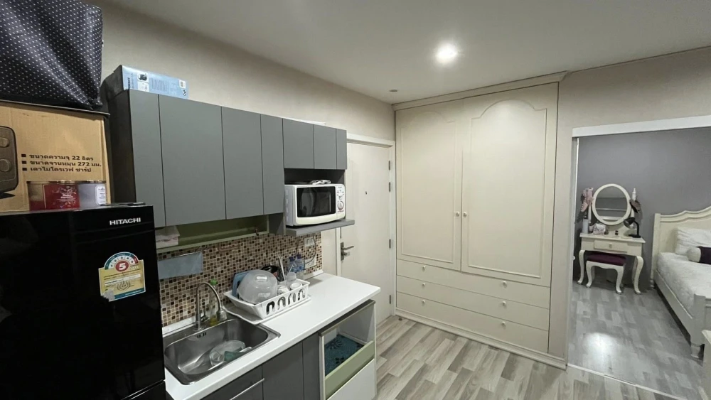 For sale: THE KEY Chaengwattana, corner unit, next to the fire exit, good breeze, good ventilation, no tall buildings blocking the view. Reserve now!