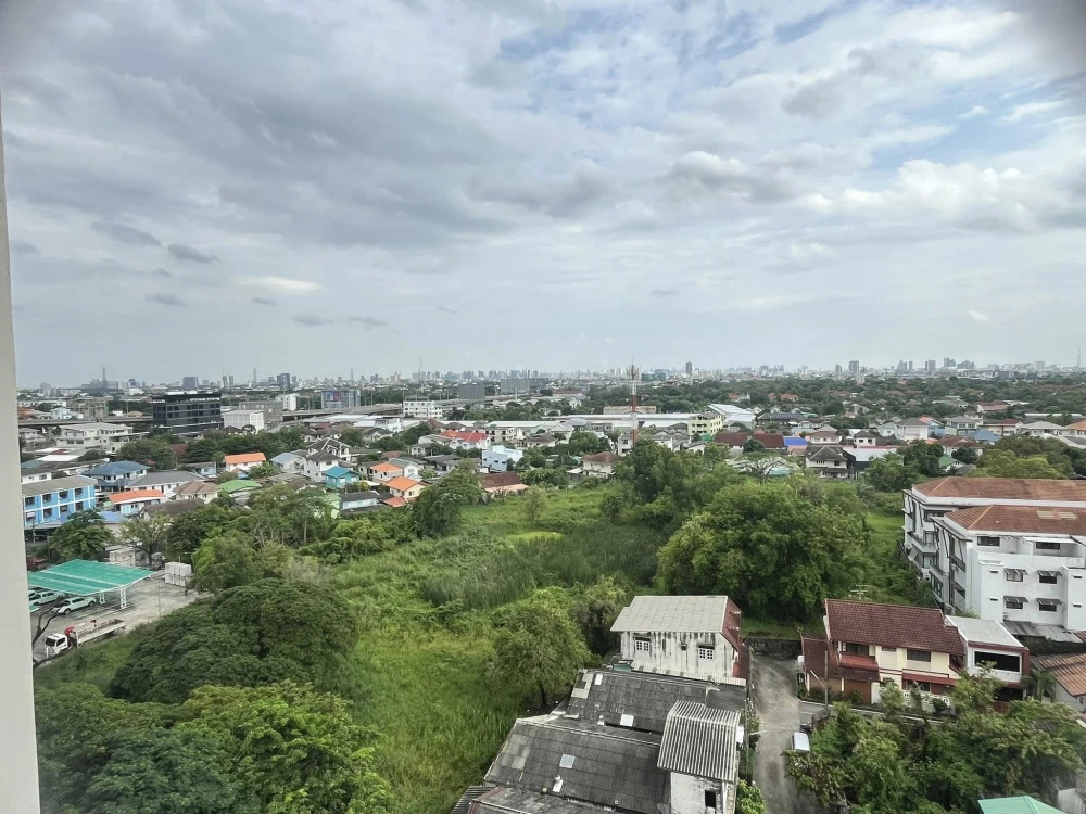For sale: THE KEY Chaengwattana, corner unit, next to the fire exit, good breeze, good ventilation, no tall buildings blocking the view. Reserve now!