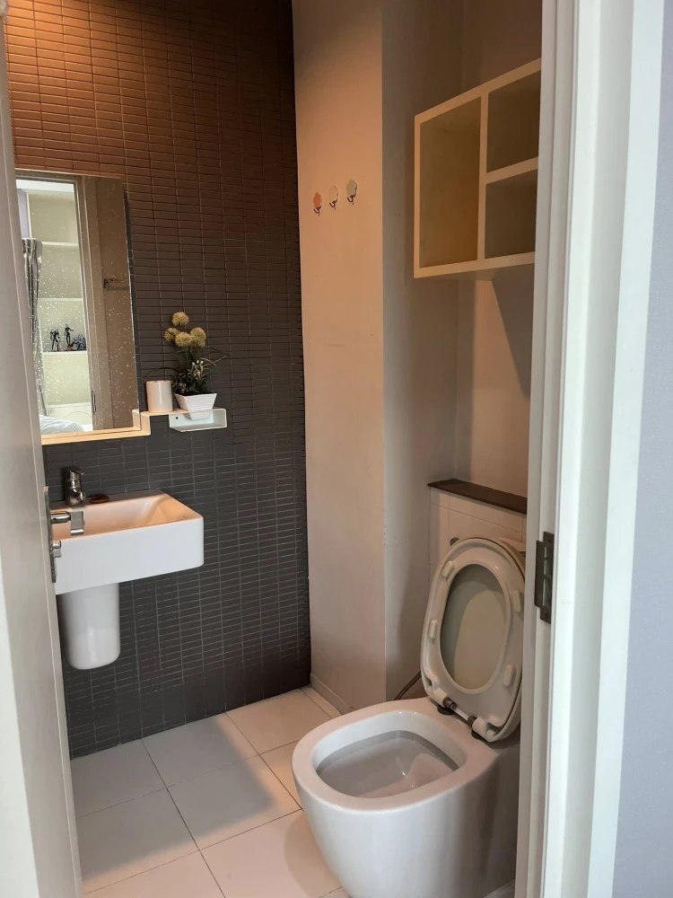 For sale: THE KEY Chaengwattana, corner unit, next to the fire exit, good breeze, good ventilation, no tall buildings blocking the view. Reserve now!