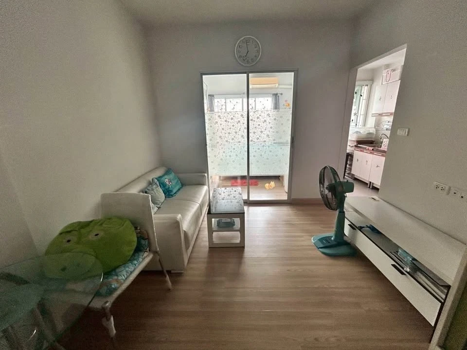 Selling The Kith Chaengwattana condos. Nice rooms, great location, convenient transportation, fully furnished. Book now!