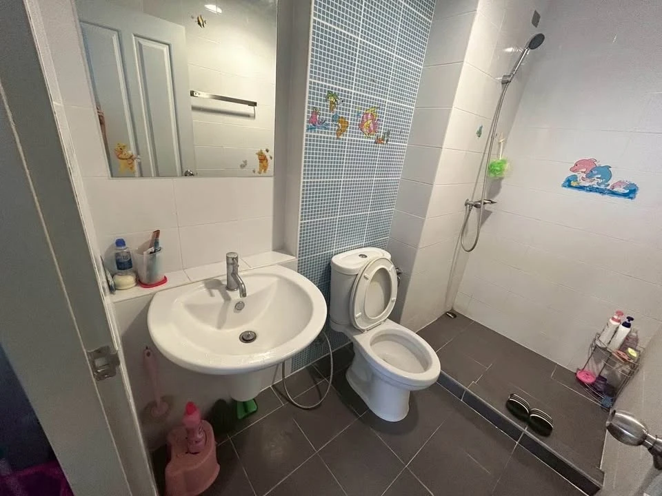 Selling The Kith Chaengwattana condos. Nice rooms, great location, convenient transportation, fully furnished. Book now!