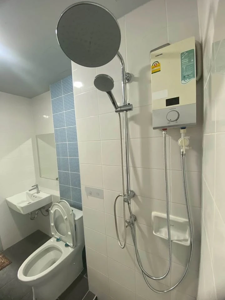 Selling The Kith Lumlukka Klong 2, 1 bedroom, 1 bathroom. Fully furnished, good ventilation, not hot. Book now!