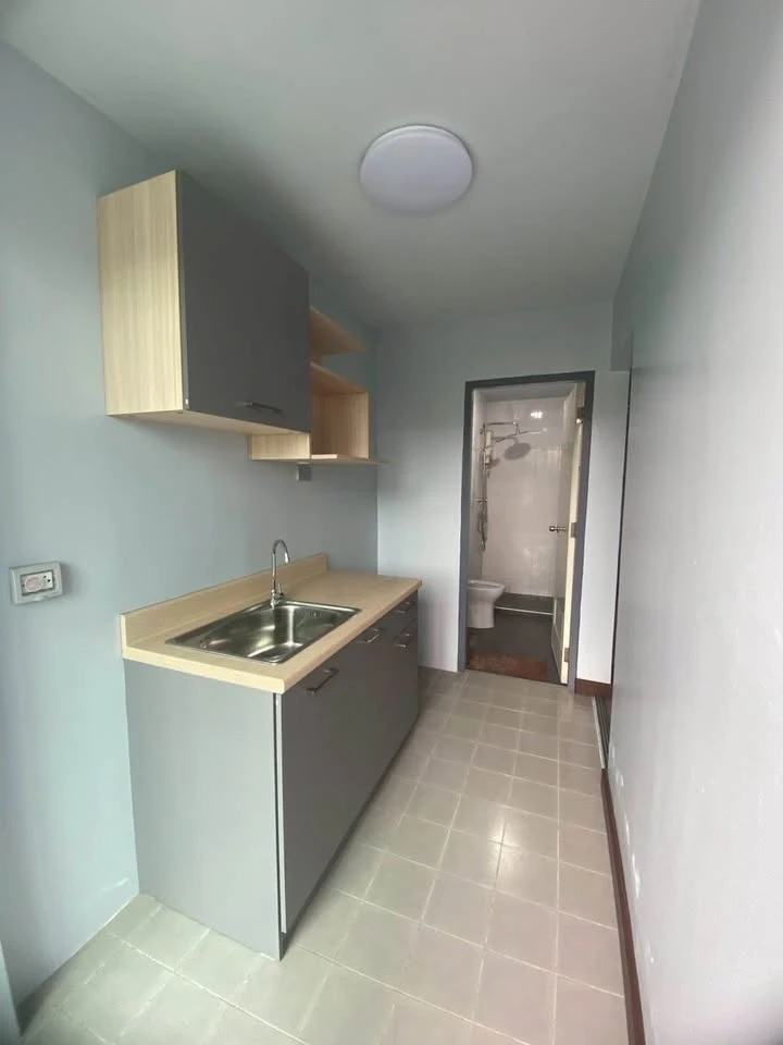 Selling The Kith Lumlukka Klong 2, 1 bedroom, 1 bathroom. Fully furnished, good ventilation, not hot. Book now!