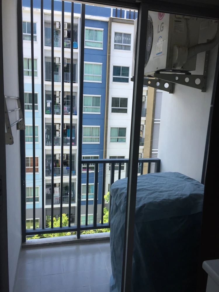 Selling The Kith Lumlukka Klong 2, 5th floor, fully furnished unit. Ready to move in! Book now, don't miss out!