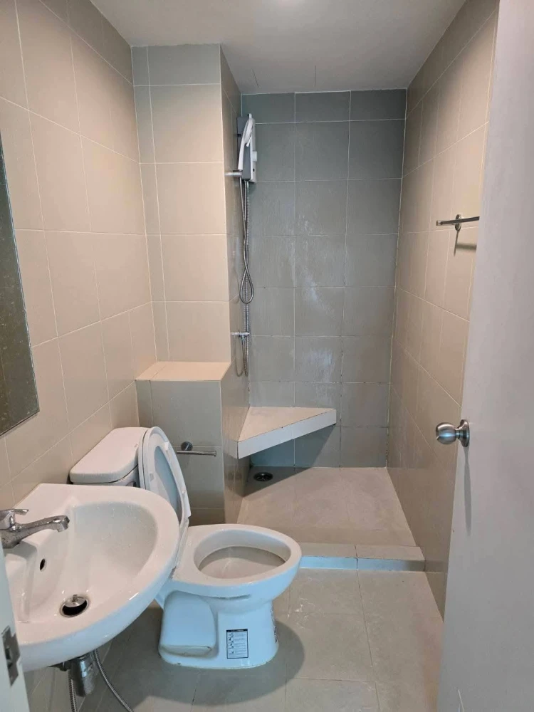 Selling The Kith Plus Phahonyothin Khukot, 1 bedroom, 1 bathroom. Fully furnished. Don't miss out!