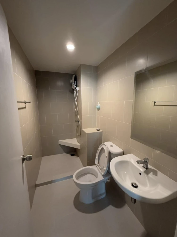 For sale: The Kith Plus Phahonyothin Khukot, 3rd floor, partitioned room, fully furnished, reserve now.