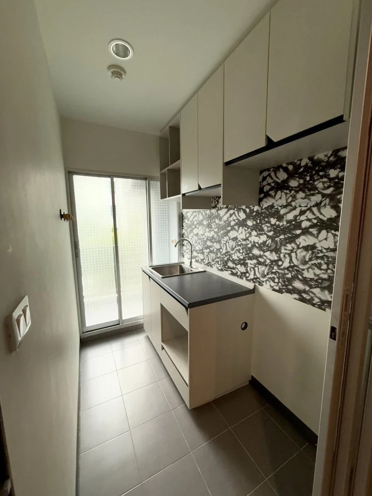 For sale: The Kith Plus Phahonyothin Khukot, 3rd floor, partitioned room, fully furnished, reserve now.