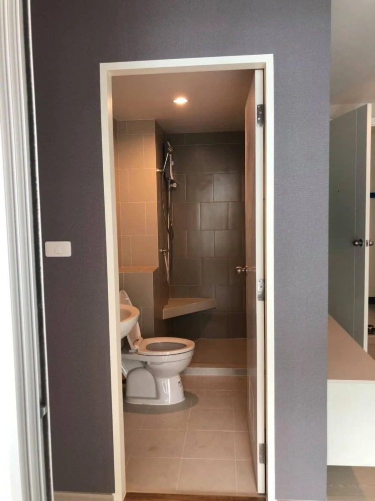 For sale: The Kith Plus Phahonyothin Khukot, a lovely room with complete decorations. Reserve now.
