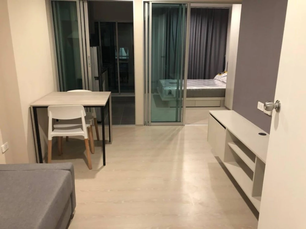 For sale: The Kith Plus Phahonyothin Khukot, a lovely room with complete decorations. Reserve now.