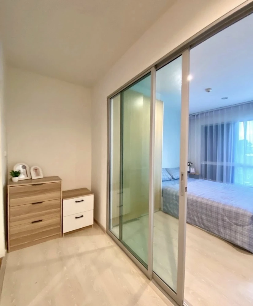 For sale: The Kith Plus Phahonyothin Khukot. Beautifully decorated room with a soothing color scheme. Fully furnished. Ready to move in.