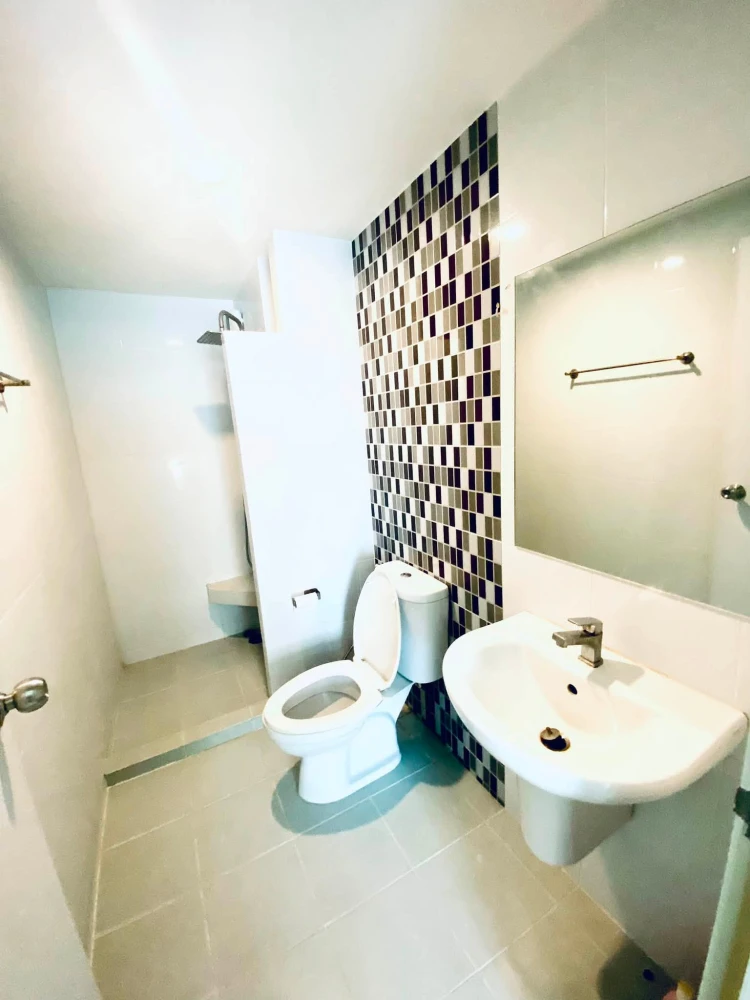Selling a unit at The Kith Plus Sukhumvit 113, 7th floor. Prime location, complete amenities. You can't miss this opportunity!
