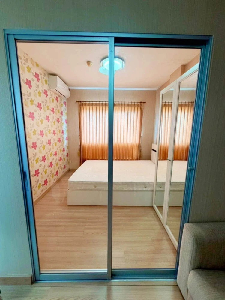 Selling The Kith Sukhumvit 113, 5th floor unit, fully furnished, high-quality wallpaper. Book now!