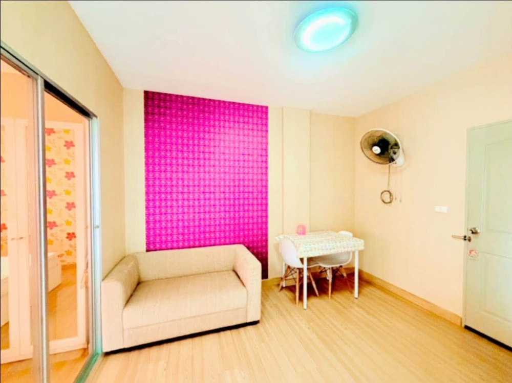Selling The Kith Sukhumvit 113, 5th floor unit, fully furnished, high-quality wallpaper. Book now!