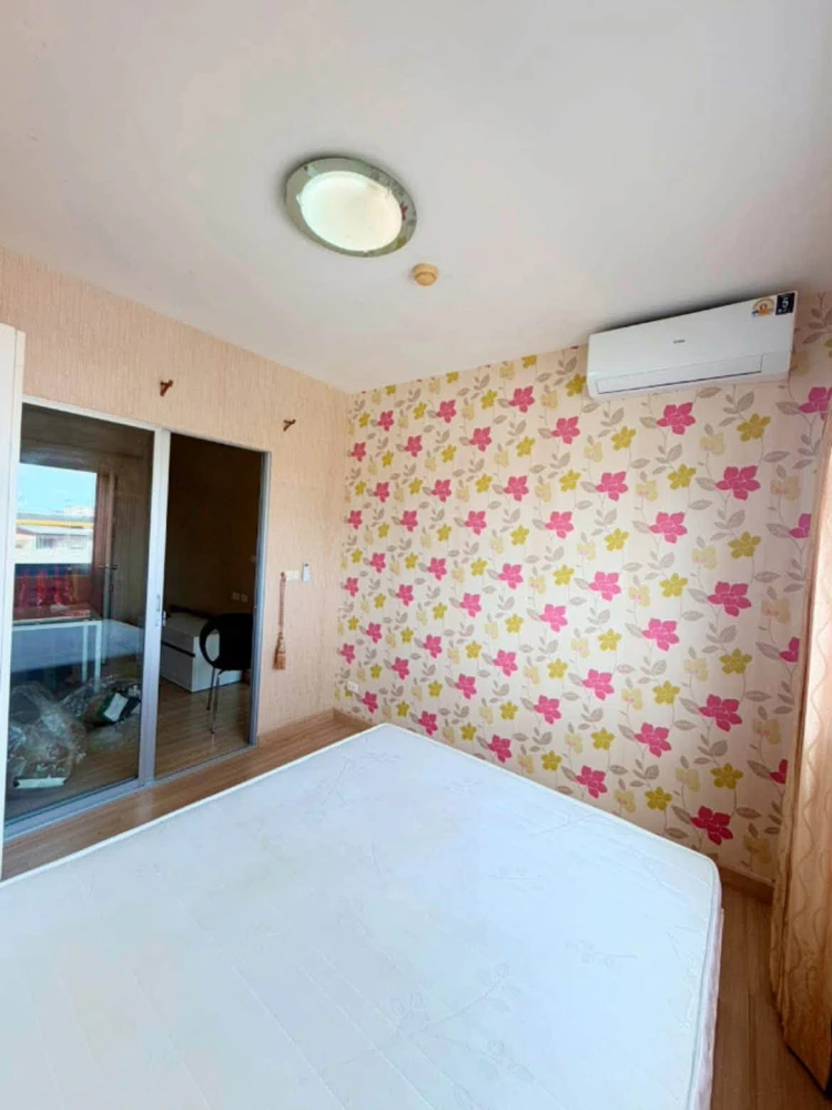 Selling The Kith Sukhumvit 113, 5th floor unit, fully furnished, high-quality wallpaper. Book now!