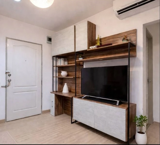 Selling The Kith Tiwanon. Peaceful and serene, adjacent to the building's garden for walking around. Unobstructed views from the condo. Don't miss out