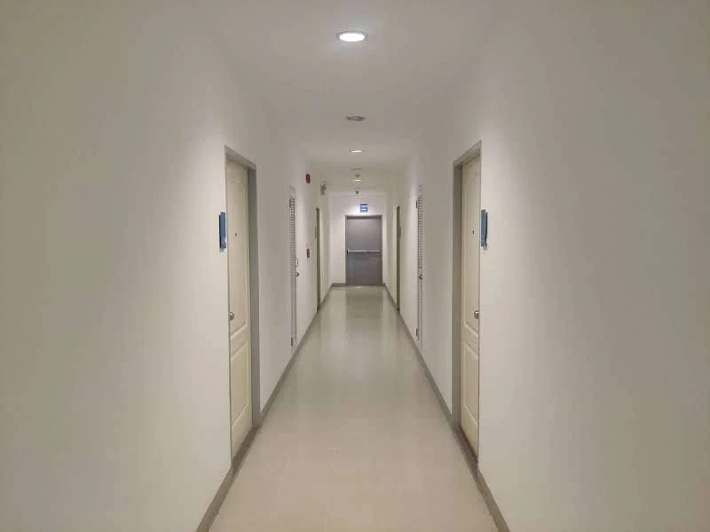 Selling The Kith Tiwanon. Peaceful and serene, adjacent to the building's garden for walking around. Unobstructed views from the condo. Don't miss out