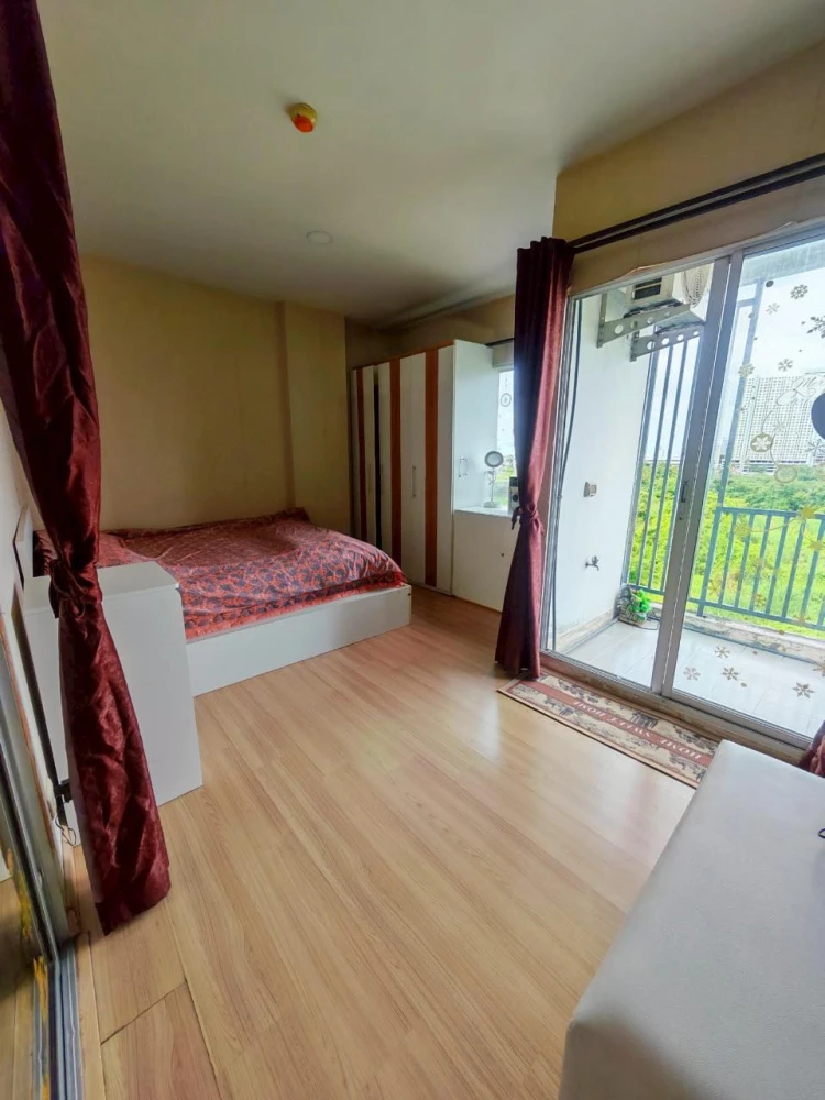 For sale: The Kith Tiwanon, corner room with privacy, lots of usable space, nice wallpaper, don't miss out.