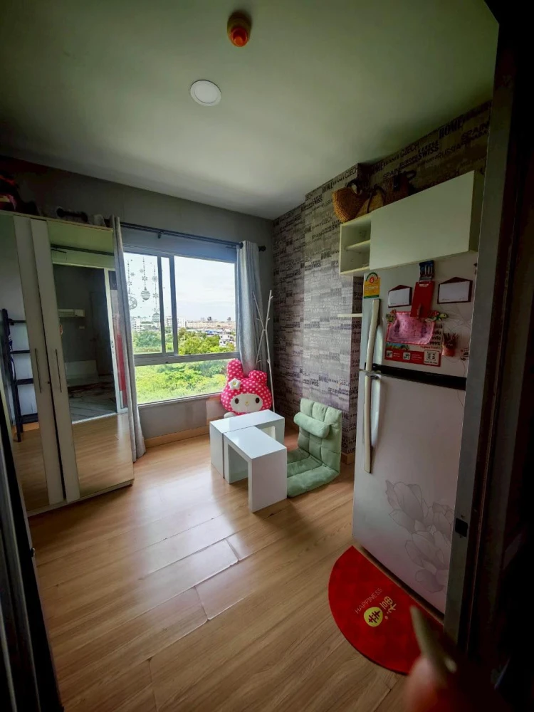 For sale: The Kith Tiwanon, corner room with privacy, lots of usable space, nice wallpaper, don't miss out.