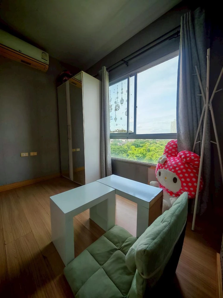 For sale: The Kith Tiwanon, corner room with privacy, lots of usable space, nice wallpaper, don't miss out.