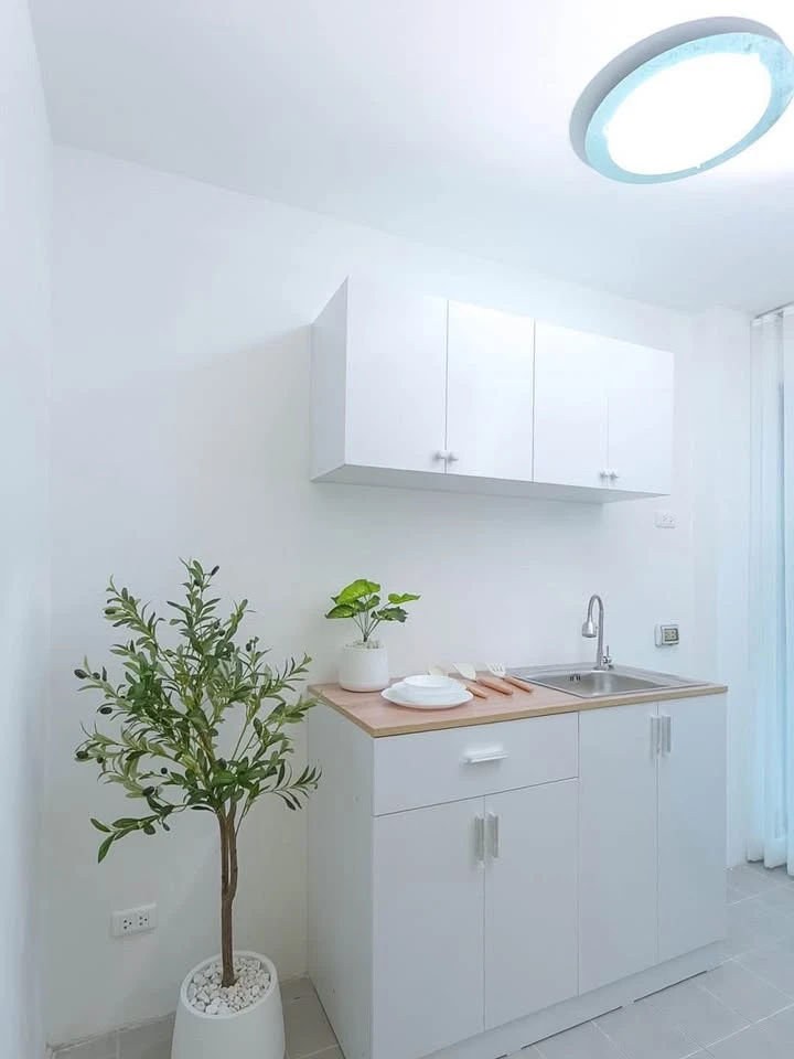 Selling The Kith Sukhumvit 113. Beautifully decorated unit in a cozy, homey style. You won't be disappointed if you reserve one!